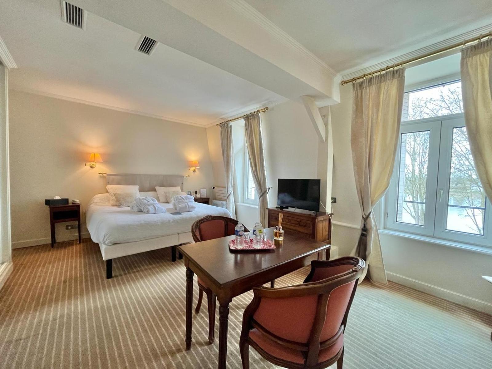 Logis Hotel Le Rivage Gien Bagian luar foto
