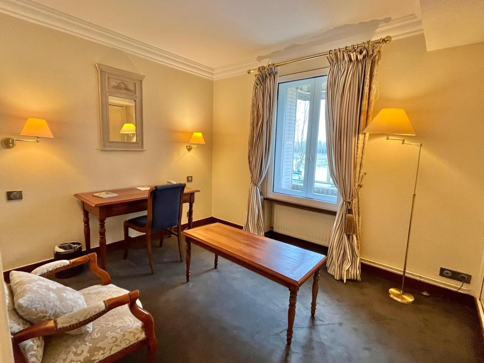 Logis Hotel Le Rivage Gien Bagian luar foto
