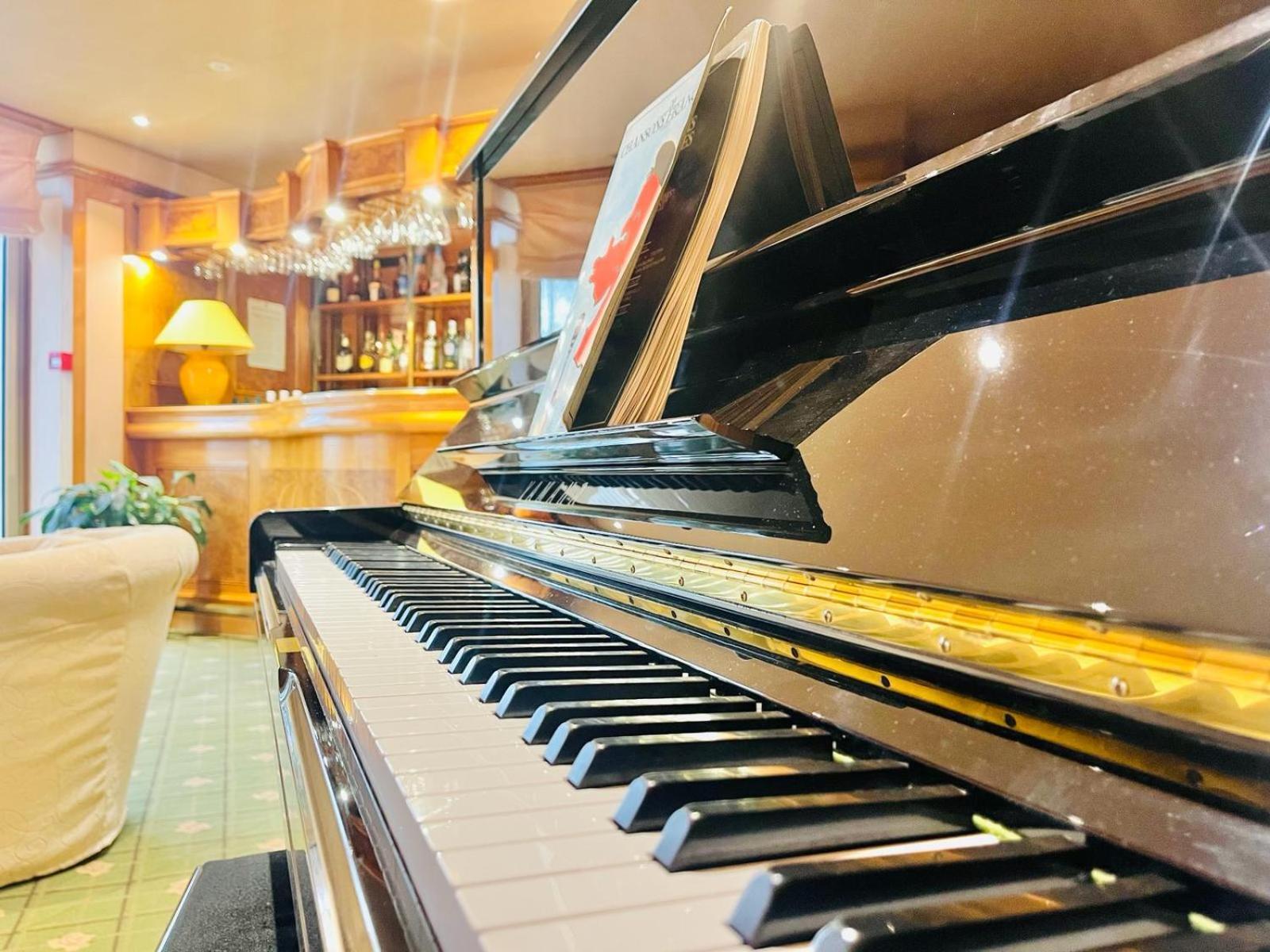 Logis Hotel Le Rivage Gien Bagian luar foto