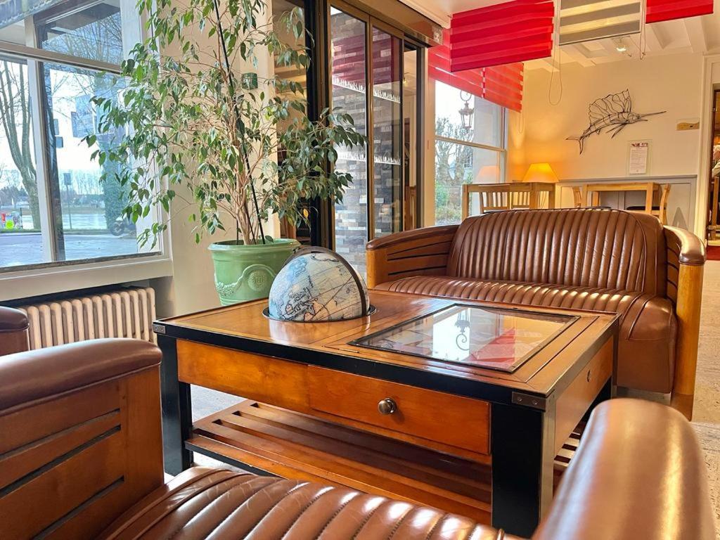 Logis Hotel Le Rivage Gien Bagian luar foto