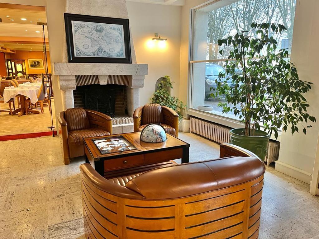 Logis Hotel Le Rivage Gien Bagian luar foto